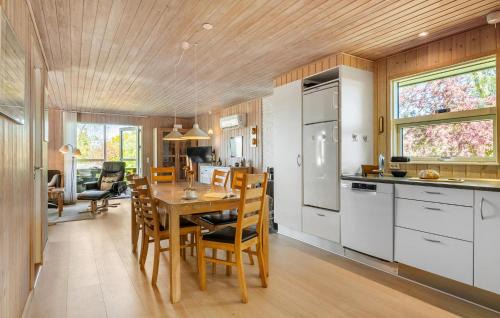 Hvalpsund Casa | 3 Bedroom Nice Home In Farsø