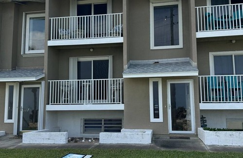Ormond-by-the-Sea Casa | 3 bedroom Oceanview townhome with double car garage