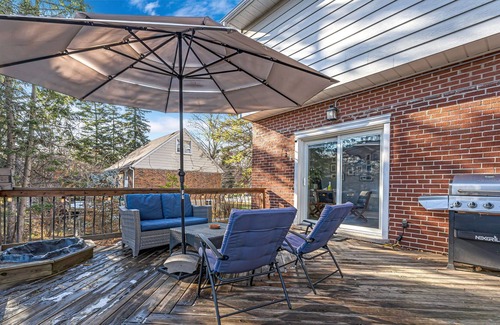 Clarkson-Lorne Park Casa | 3 Bedroom Peaceful Home