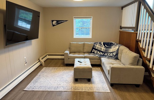 Park Forest Village Casa | 3-bedroom Penn State house walk to restaurants!