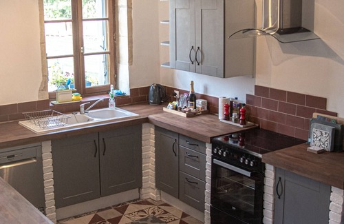 Cersay Casa | 3 bedroom pet friendly traditional stone house