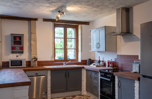 Cersay Casa | 3 bedroom pet friendly traditional stone house
