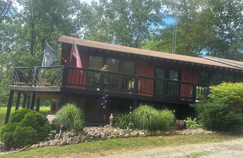 Elk Creek Casa | 3-bedroom Pet Friendly home on 14 acres with trails and seasonal creeks.