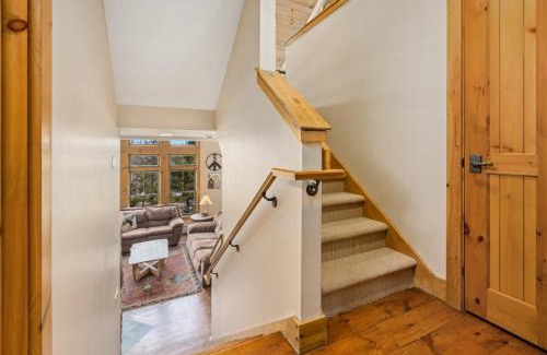 Stratton Mountain Casa | 3 Bedroom plus Loft at Stratton with Hot Tub
