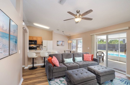 Interchange Square Casa | 3-bedroom pool house in Palm Bay in quiet neighborhood