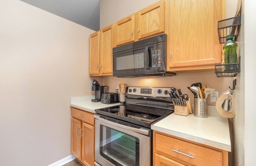 Interchange Square Casa | 3-bedroom pool house in Palm Bay in quiet neighborhood