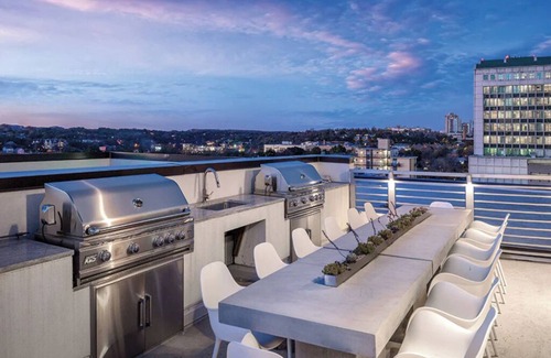 West End Condominio | 3 Bedroom Presidential Condo, Sleeps 8, Downtown Austin, Wyndham Austin Resort!