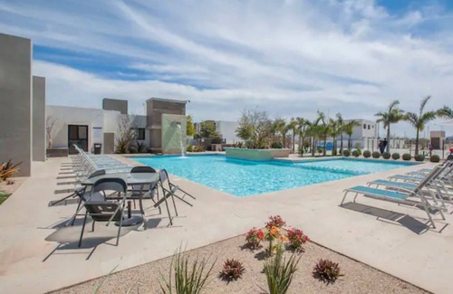 La Paz Casa | 3 Bedroom Private House with Pool