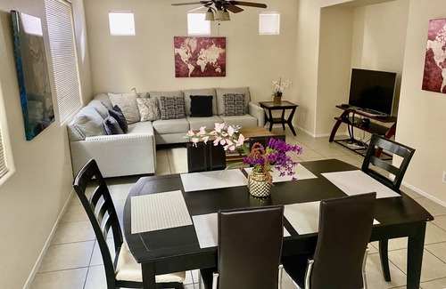 Rhodes Ranch Casa | 3 bedroom (queen size beds), 2.5 bathroom with easy highway access to all your favorite places!
