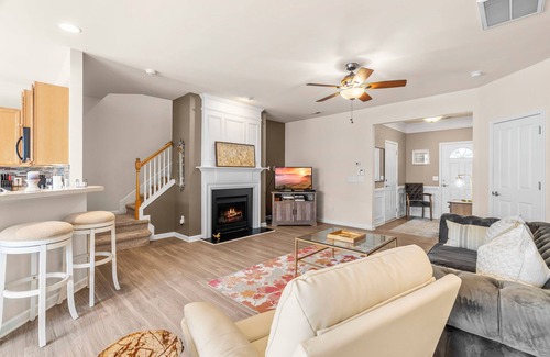 Northwest Raleigh Casa | 3-bedroom Raleigh Townhome near RDU, RTP, Crabtree Valley Mall and Brier Creek