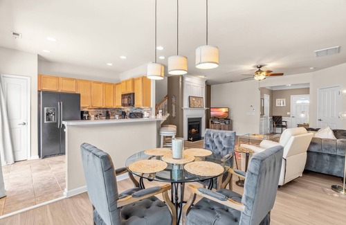 Northwest Raleigh Casa | 3-bedroom Raleigh Townhome near RDU, RTP, Crabtree Valley Mall and Brier Creek