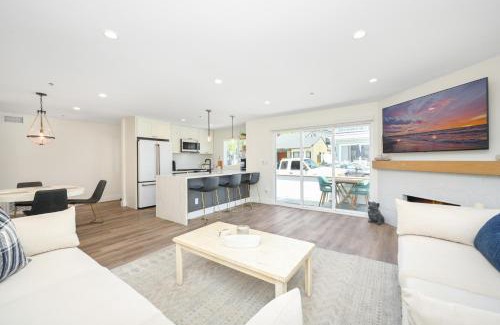Balboa Island Casa | 3 Bedroom Renovated Condo on Balboa Island
