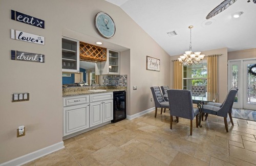 Plantation Casa | "3-Bedroom Retreat in Venice with Scenic Views!"