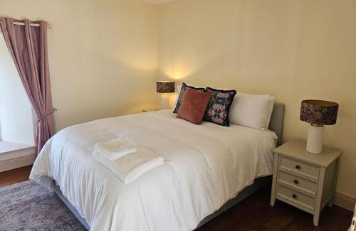 Cashel Casa | 3 Bedroom Retreat - Sleeps 6 - Pet Friendly