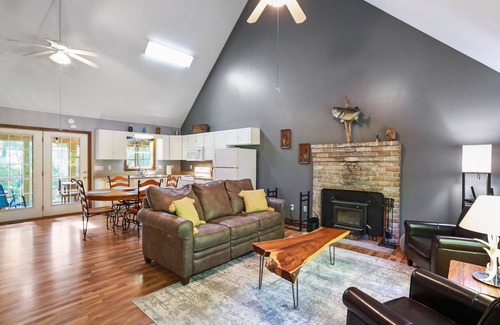 Berkeley Springs Casa | 3 Bedroom Ridgetop Retreat- Minutes from Town