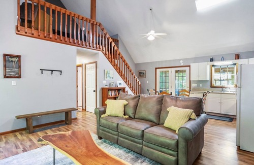 Berkeley Springs Casa | 3 Bedroom Ridgetop Retreat- Minutes from Town
