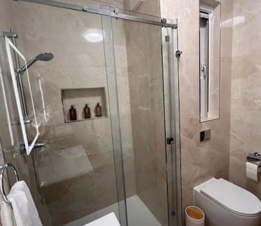 Bugibba Apartamento | 3 Bedroom Seaside Luxury Accommodation - Sleeps 8
