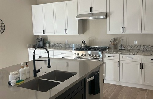 Foothills Casa | 3-bedroom - Sleeps 9 - Full Strip Views - Private Home