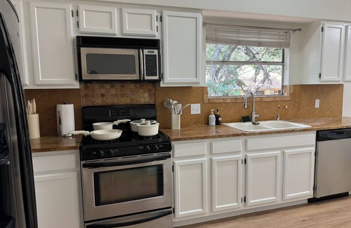 McNeil Casa | 3-bedroom spacious house in peaceful Cedar Park with sauna and patio