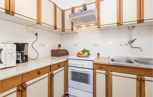 Ika Apartamento | 3 Bedroom Stunning Apartment In Lovran