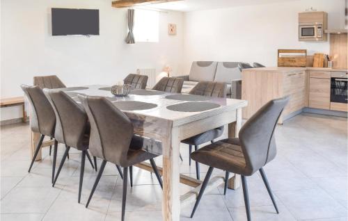 Terre-et-Marais Casa | 3 Bedroom Stunning Home In Sainteny