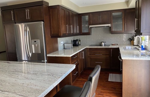 Burlington Casa | 3-Bedroom Stylish and Spotless House.