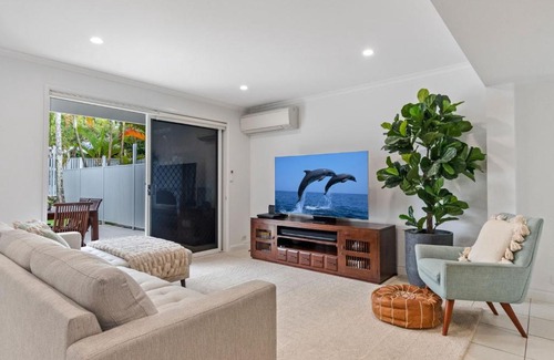 Alexandra Headland Casa | 3 bedroom townhouse walk to Alexandra Headland beach