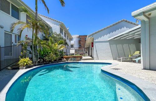 Alexandra Headland Casa | 3 bedroom townhouse walk to Alexandra Headland beach