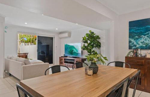 Alexandra Headland Casa | 3 bedroom townhouse walk to Alexandra Headland beach