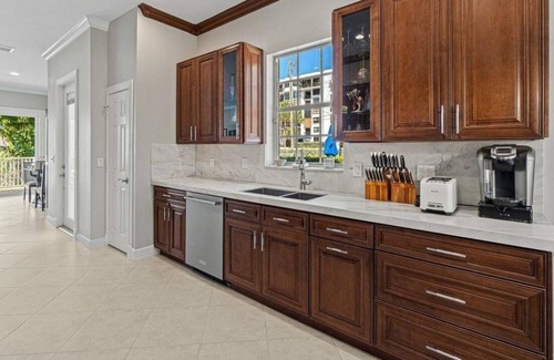 Hillsboro Beach Casa | 3 Bedroom Townhome 435936 by Houzlet