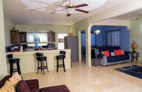 Rhyne Park Village Casa | 3-bedroom townhome in lovely St.Bran's Burg with WiFi, fitness room