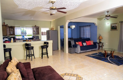 Rhyne Park Village Casa | 3-bedroom townhome in lovely St.Bran's Burg with WiFi, fitness room