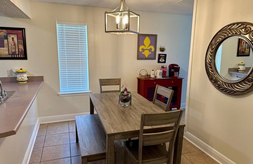 Destrehan Casa | 3-bedroom townhome Destrehan neighborhood just 10 minutes from NOLA airport.