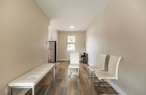 Abbotsford Casa | 3-bedroom townhome in lovely Abbotsford with WiFi, AC