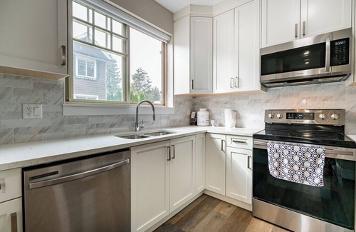 Abbotsford Casa | 3-bedroom townhome in lovely Abbotsford with WiFi, AC