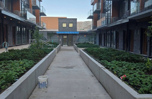 Toronto Casa | 3-bedroom townhome in nice, quiet Toronto area, also with AC,stairs and bike!