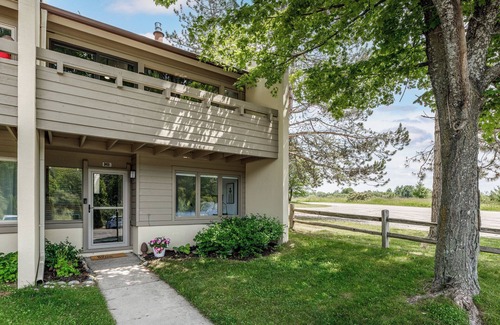Cedar Casa | 3-bedroom townhome in charming Cedar with AC, WiFi. Enjoy your stay!
