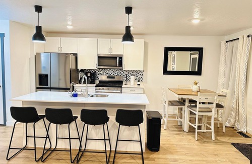 Magna Casa | 3-bedroom townhome in fantastic Magna with AC, WiFi. Enjoy your stay