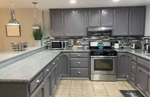Modesto Casa | 3-bedroom townhome in tranquil Modesto with AC