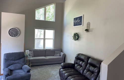 Ainsworth Casa | 3-bedroom townhome in lovely Ainsworth with AC, WiFi