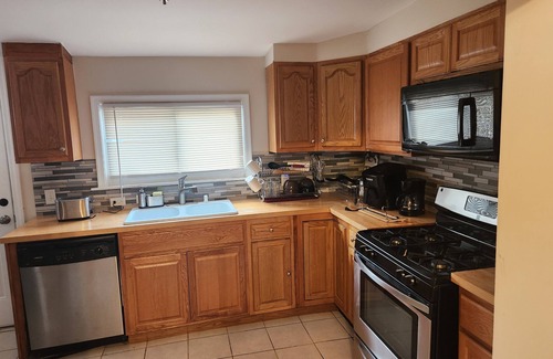 Downtown Baltimore Casa | 3-bedroom townhome in fantastic Baltimore with AC, WiFi.