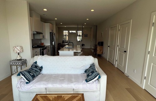 Chattanooga Casa | 3-bedroom townhome in wonderful North Chattanooga with AMAZING view of city!
