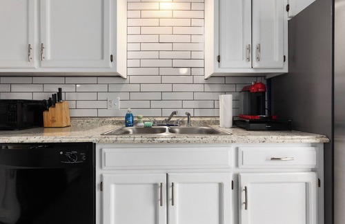South Kansas City Casa | 3-bedroom townhome in charming Kansas City with WiFi, AC