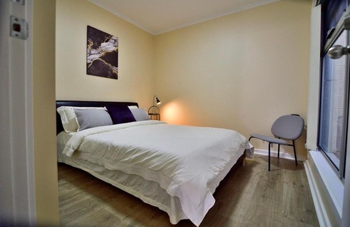 Adelaide Central Business District Casa | 3-Bedroom Townhouse in Heart of Adelaide with Parking