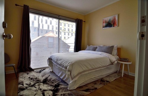 Adelaide Central Business District Casa | 3-Bedroom Townhouse in Heart of Adelaide with Parking
