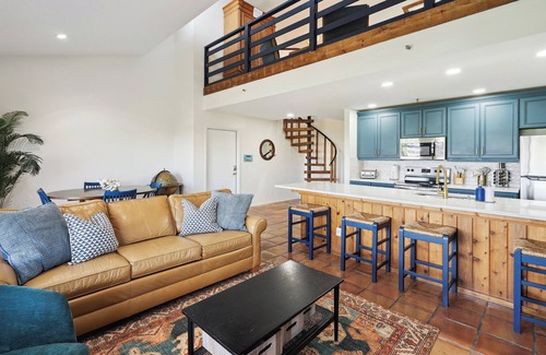Indian Shores Casa | 3-bedroom Treehouse on the Beach!