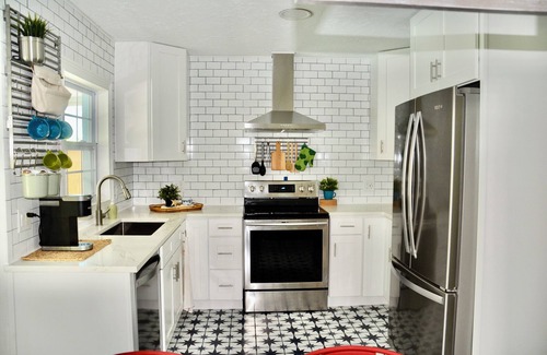 Vetter Isles Estates Casa | 3-bedroom tropical pool house,Near Cruise Terminals, Beaches, Disney, KSC