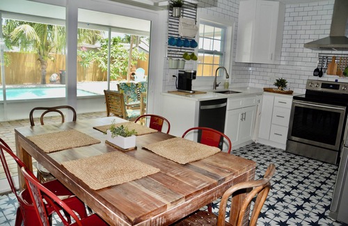 Vetter Isles Estates Casa | 3-bedroom tropical pool house,Near Cruise Terminals, Beaches, Disney, KSC
