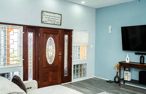 Petite Calivigny Bay Apartamento | 3-bedroom Upper Level
