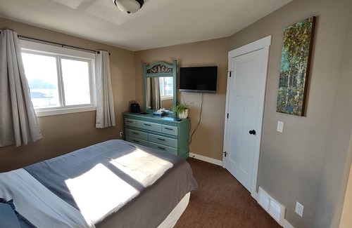 Grande Prairie Casa | 3 Bedroom Upstairs Suite - Fully Stocked, Clean and Pet-Friendly